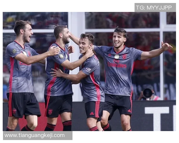 英超激战AC米兰以4比3险胜本菲卡全场焦点瞬间回顾与分析