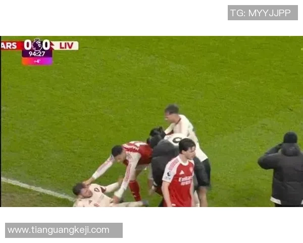 德甲激战阿森纳险胜利物浦帽子戏法引发争议判罚全场沸腾