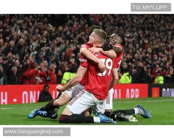 德甲激战曼联与里昂互交白卷乌龙球瞬间点燃全场气氛